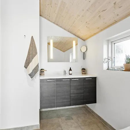 بيت للعطل 3 Bedroom Lovely In *