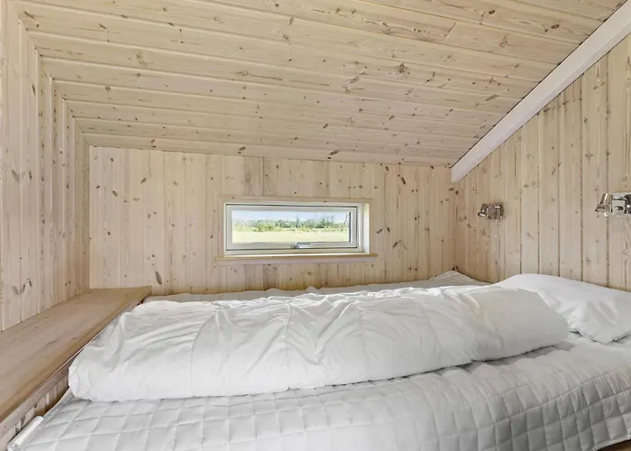 3 Bedroom Lovely In Semesterbostad *