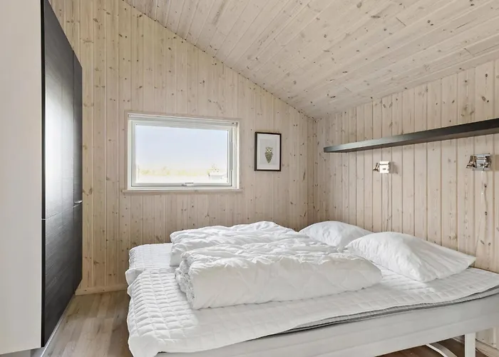 3 Bedroom Lovely In Semesterbostad