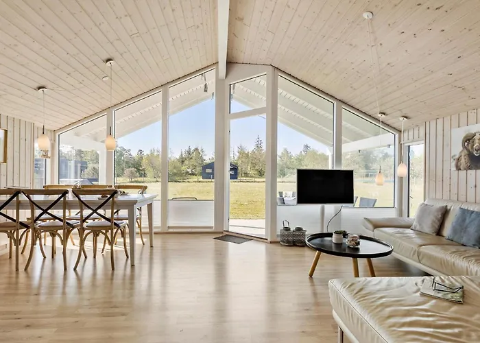 3 Bedroom Lovely In Semesterbostad